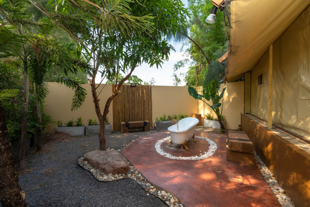 Glamping Villa Bathtub